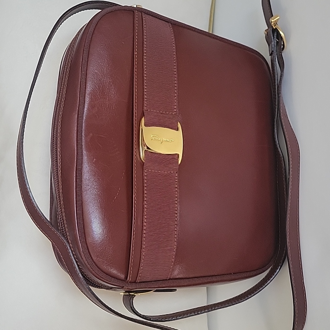 Host Picksalvatore Ferragamo Shoulder Bag Vala Leather